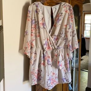 BNWT kimono like short romper with bell sleeve